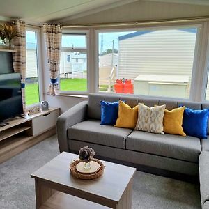Modern Family Caravan With Wifi At Valley Farm, Clacton-On-Sea